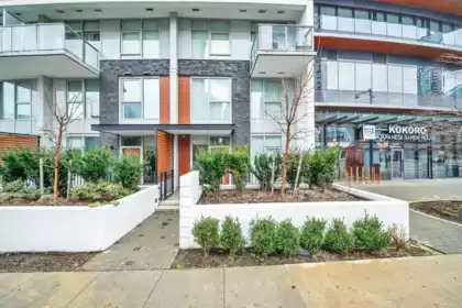 TH1 10448 University Drive, Surrey, BC