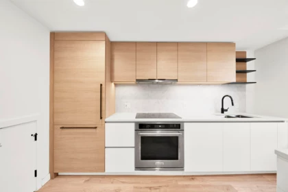 Kitchen Photo of TH1 10448 University Drive, Surrey, BC