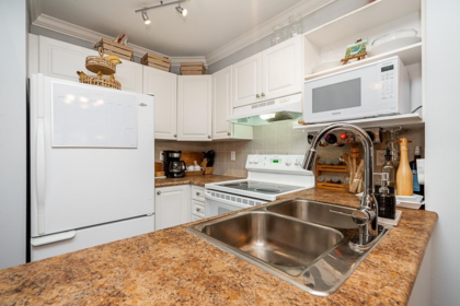 Kitchen Photo of 314 6359 198 Street, Langley, BC