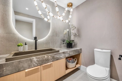 Entry Foyer Photo of 2423 Mathers Avenue, West Vancouver, BC