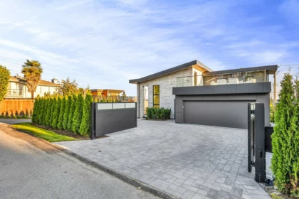 Garden / Landscaping Photo of 2423 Mathers Avenue, West Vancouver, BC