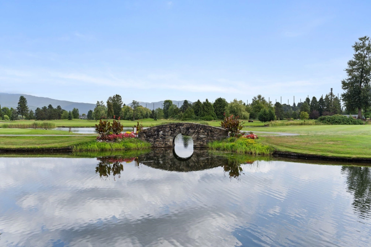 Front Yard Photo of 429 19673 Meadow Gardens Way, Pitt Meadows, BC