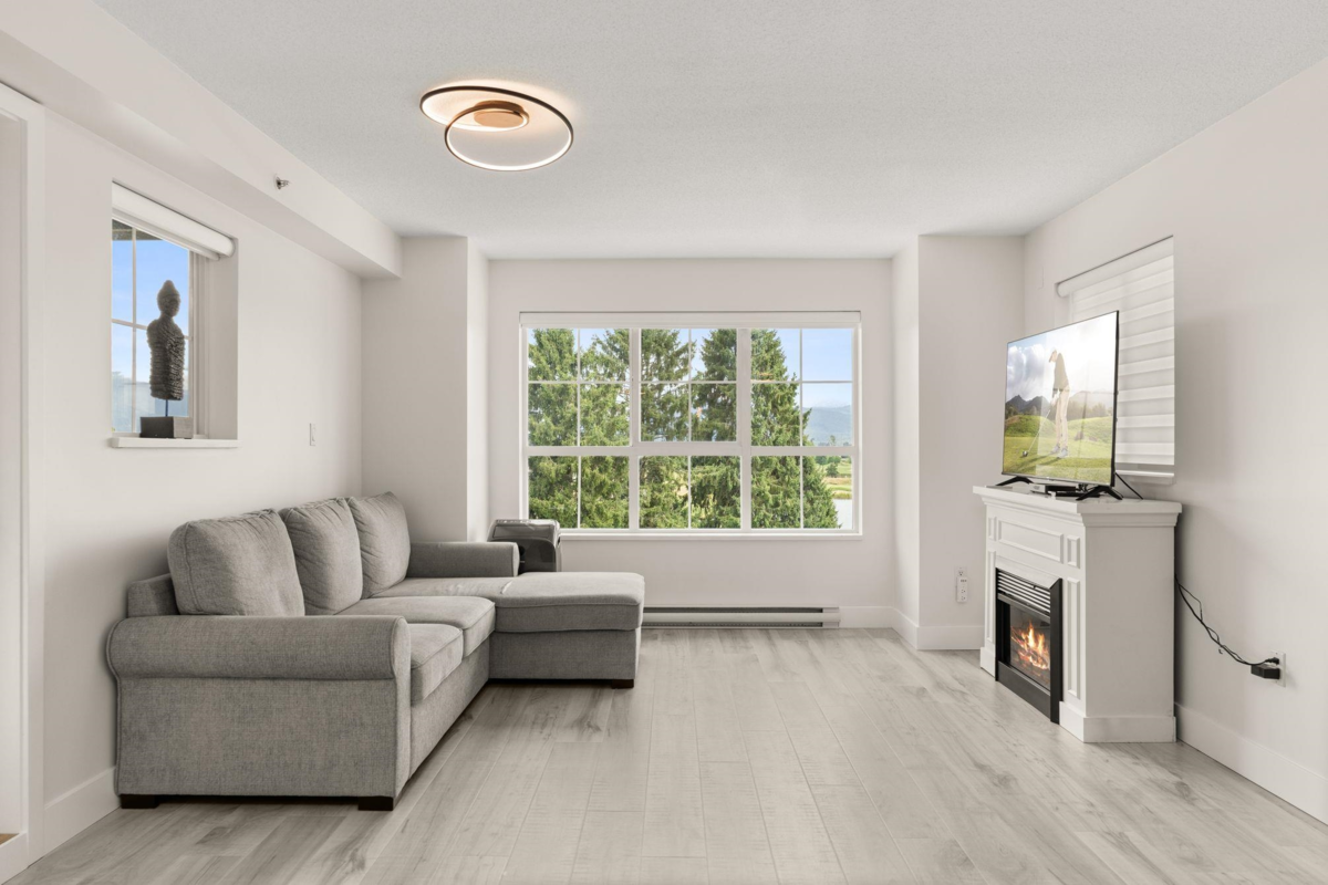 Kitchen Photo of 429 19673 Meadow Gardens Way, Pitt Meadows, BC