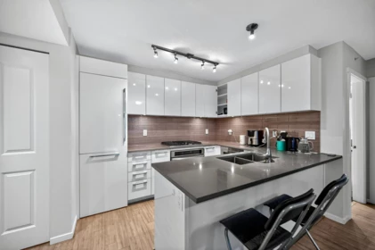 Walk-In Closet Photo of 905 6658 Dow Avenue, Burnaby, BC