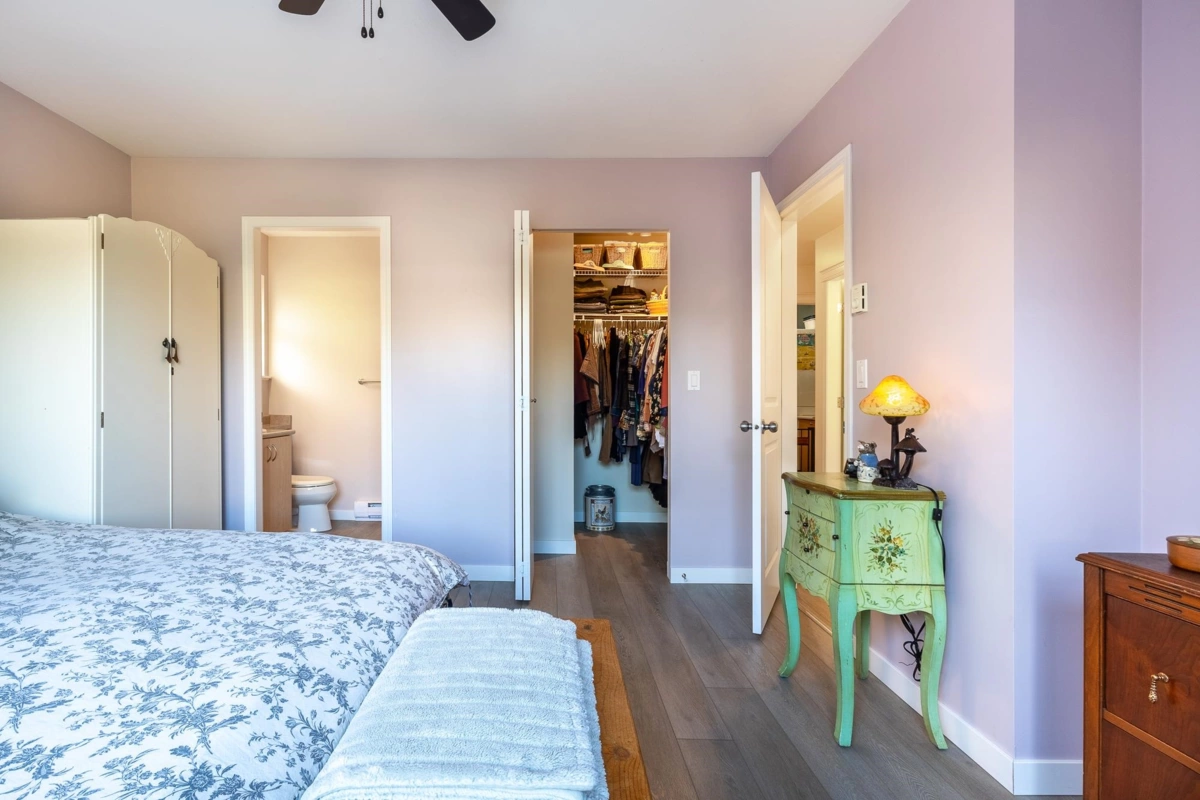 Entry Foyer Photo of 6270 Homestead Avenue, Sechelt, BC