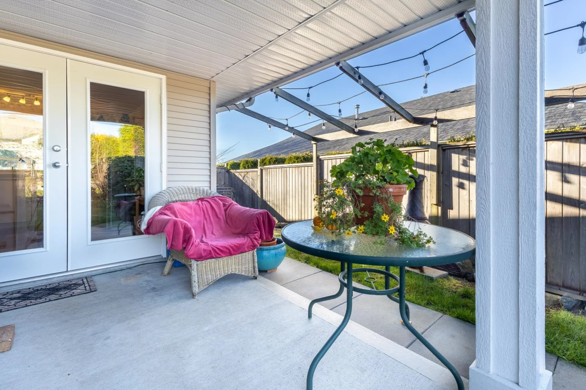 Family Room Photo of 6270 Homestead Avenue, Sechelt, BC