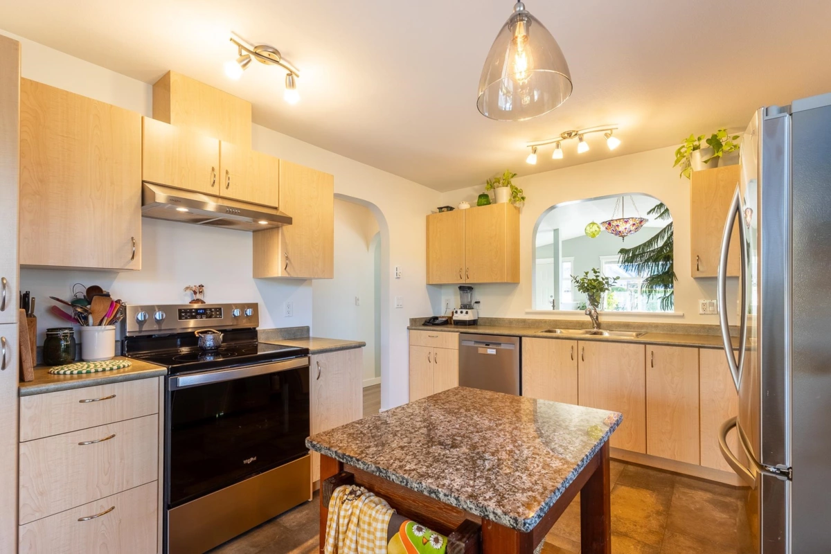 Guest Bathroom Photo of 6270 Homestead Avenue, Sechelt, BC