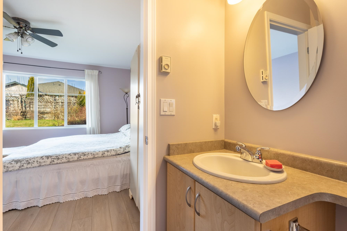 Hallway Photo of 6270 Homestead Avenue, Sechelt, BC