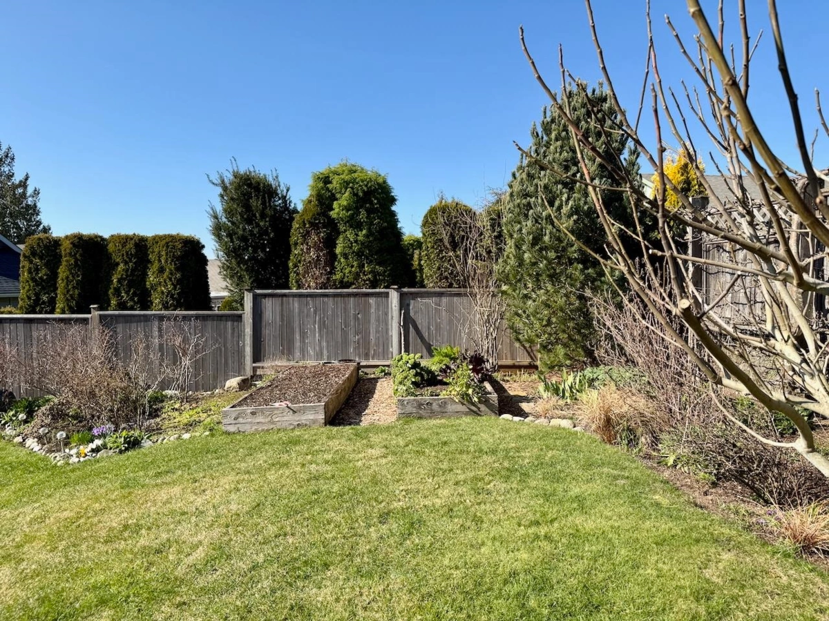 Kitchen Photo of 6270 Homestead Avenue, Sechelt, BC