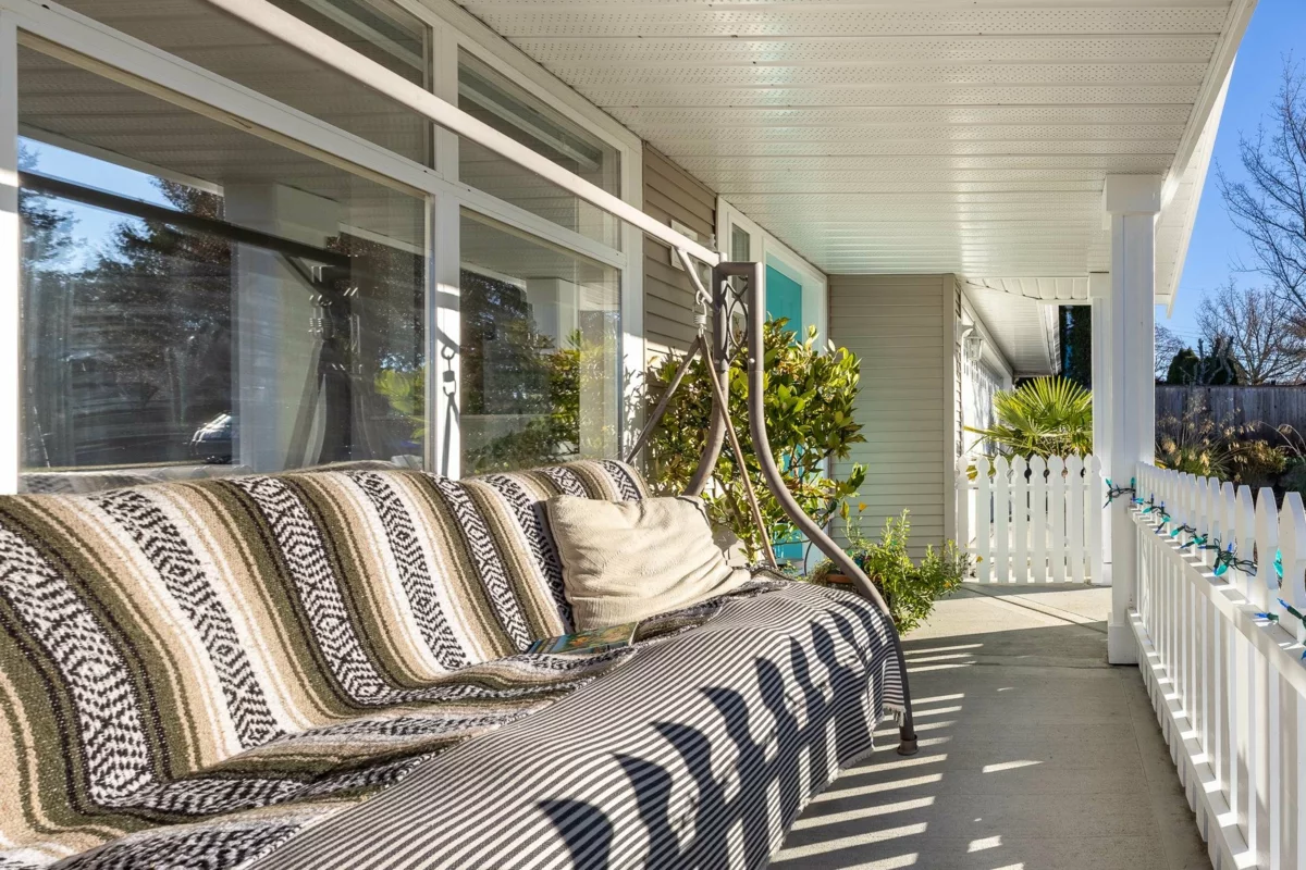 Living Room Photo of 6270 Homestead Avenue, Sechelt, BC