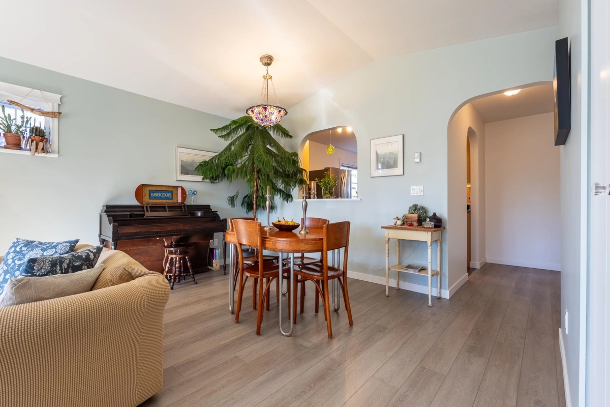 Primary Bathroom Photo of 6270 Homestead Avenue, Sechelt, BC