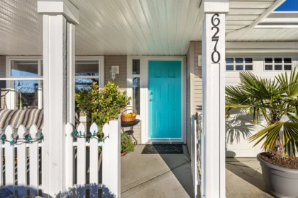 6270 Homestead Avenue, Sechelt, BC, Sechelt District — 3 bed single family residence for sale