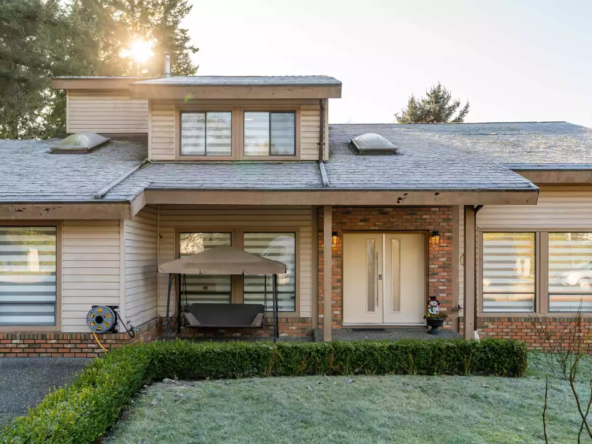 Dining Area Photo of 16566 80 Avenue, Surrey, BC