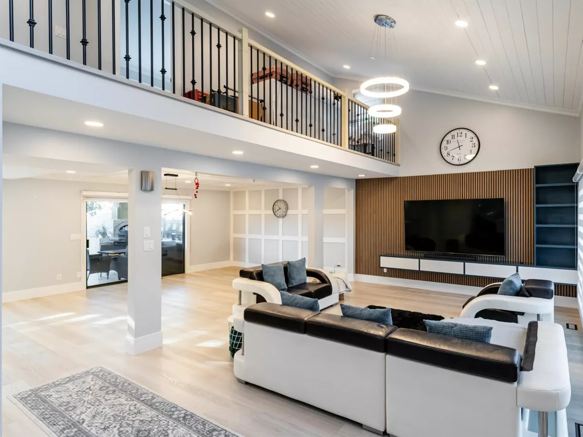 Kitchen Island Photo of 16566 80 Avenue, Surrey, BC