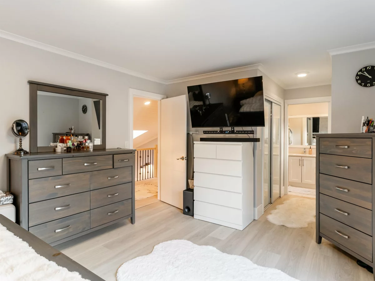 Staircase Photo of 16566 80 Avenue, Surrey, BC