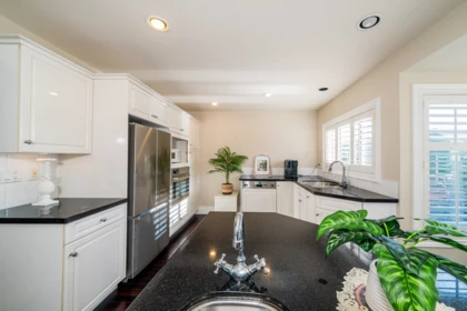 Breakfast Nook Photo of 4824 Fairlawn Drive, Burnaby, BC