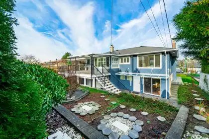 Garden / Landscaping Photo of 4824 Fairlawn Drive, Burnaby, BC