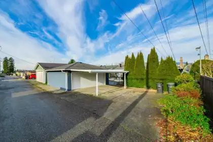 Hot Tub / Spa Photo of 4824 Fairlawn Drive, Burnaby, BC