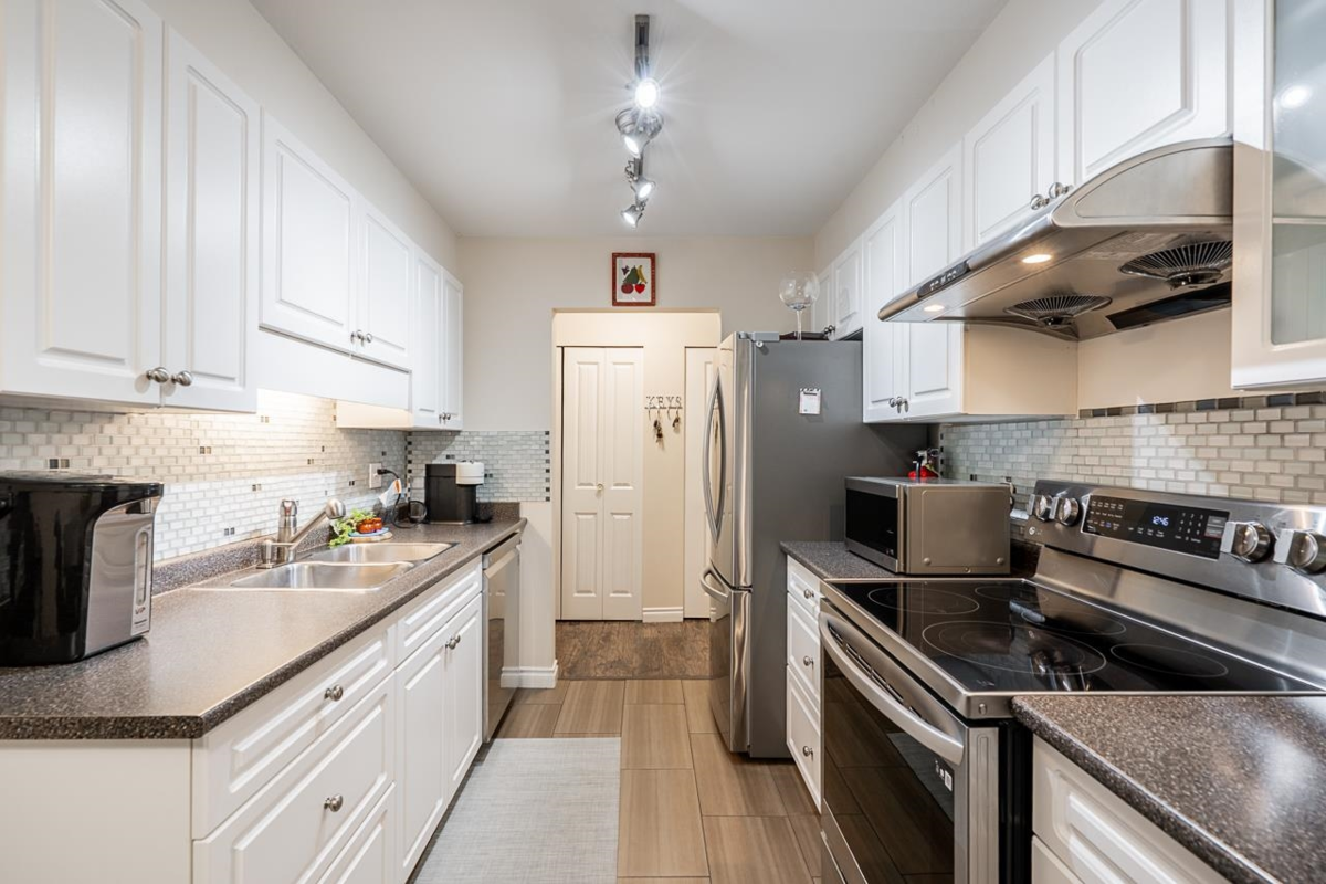 Kitchen Photo of 106 1200 Pacific Street, Coquitlam, BC