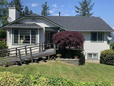 5693 Porpoise Bay Road, Sechelt, BC, Sechelt — Single Family Residence for sale
