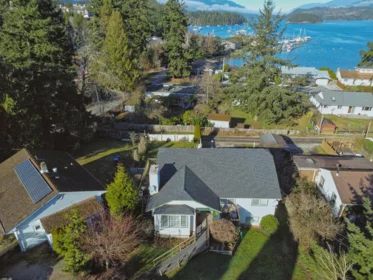 5693 Porpoise Bay Road, Sechelt, BC, Sechelt — Single Family Residence for sale