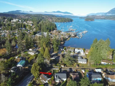 5693 Porpoise Bay Road, Sechelt, BC, Sechelt — Single Family Residence for sale