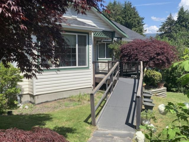 5693 Porpoise Bay Road, Sechelt, BC, Sechelt — Single Family Residence for sale