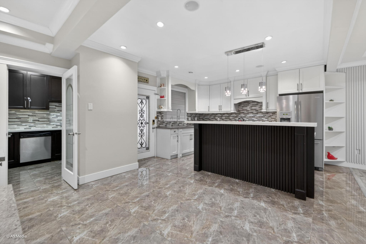 Kitchen Photo of 9543 119a Street, Delta, BC