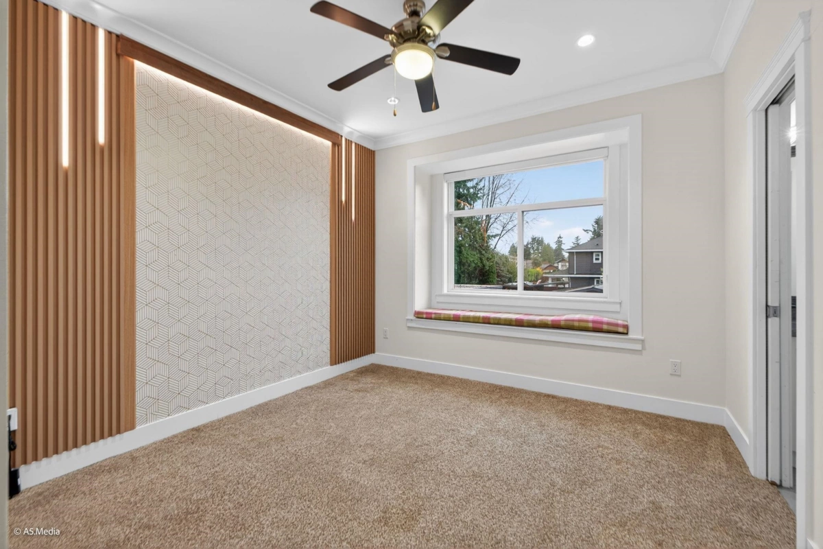 Laundry Room Photo of 9543 119a Street, Delta, BC