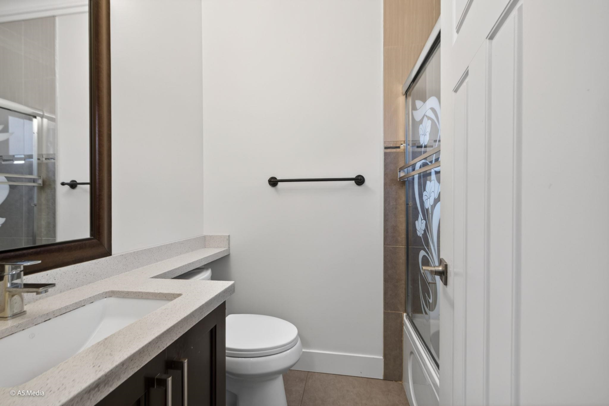 Swimming Pool Photo of 9543 119a Street, Delta, BC