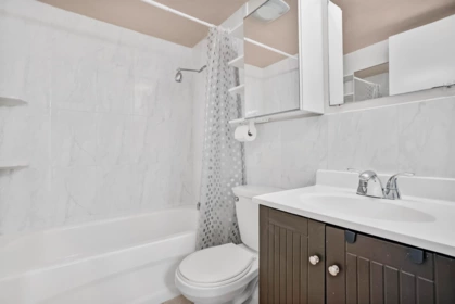 303 975 E Broadway, Vancouver, BC