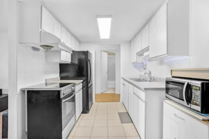 303 975 E Broadway, Vancouver, BC