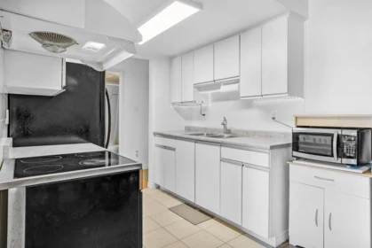 Kitchen Island Photo of 303 975 E Broadway, Vancouver, BC