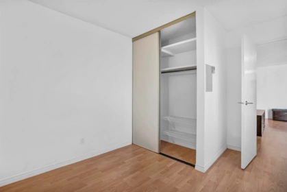 Loft / Bonus Room Photo of 303 975 E Broadway, Vancouver, BC