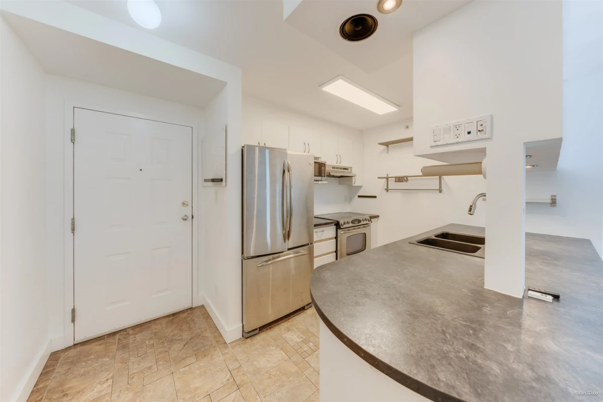 Kitchen Island Photo of 606 720 Carnarvon Street, New Westminster, BC