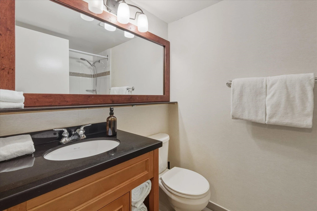 Entry Foyer Photo of 423 4200 Whistler Way, Whistler, BC