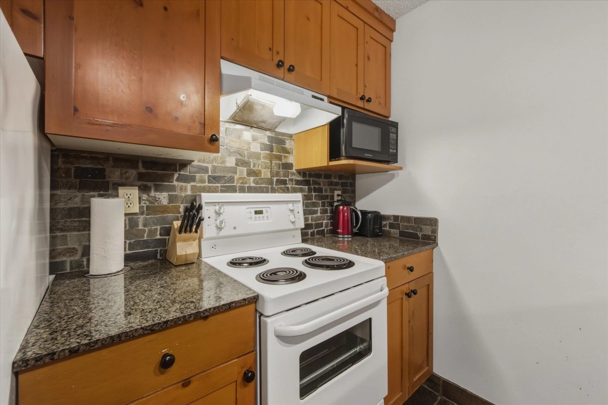 Guest Bathroom Photo of 423 4200 Whistler Way, Whistler, BC