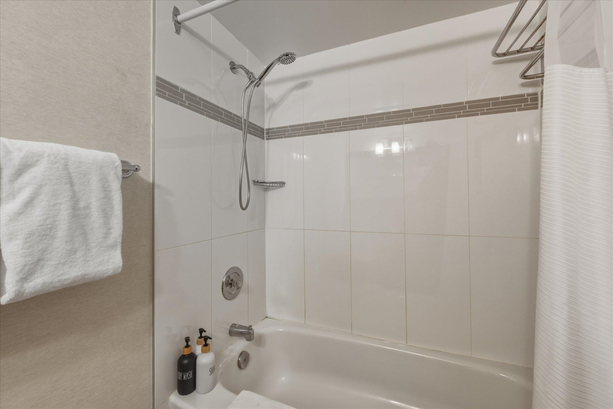 Hallway Photo of 423 4200 Whistler Way, Whistler, BC