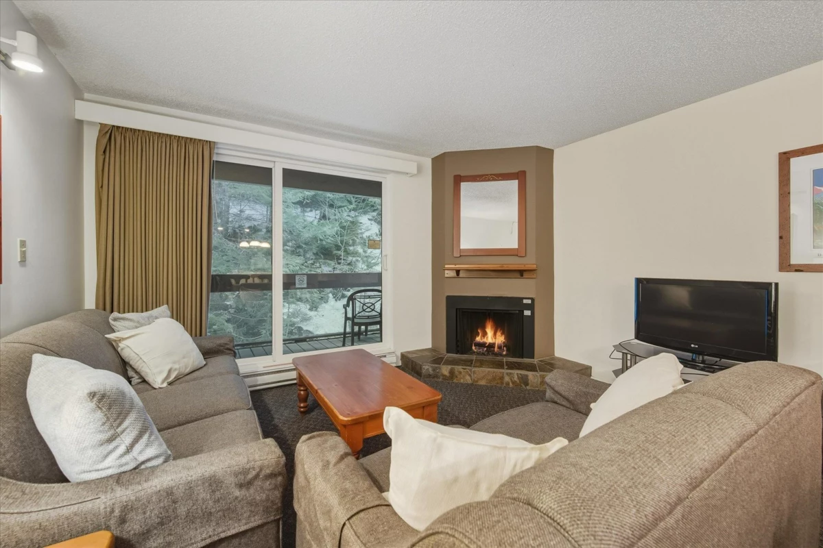 Kitchen Island Photo of 423 4200 Whistler Way, Whistler, BC