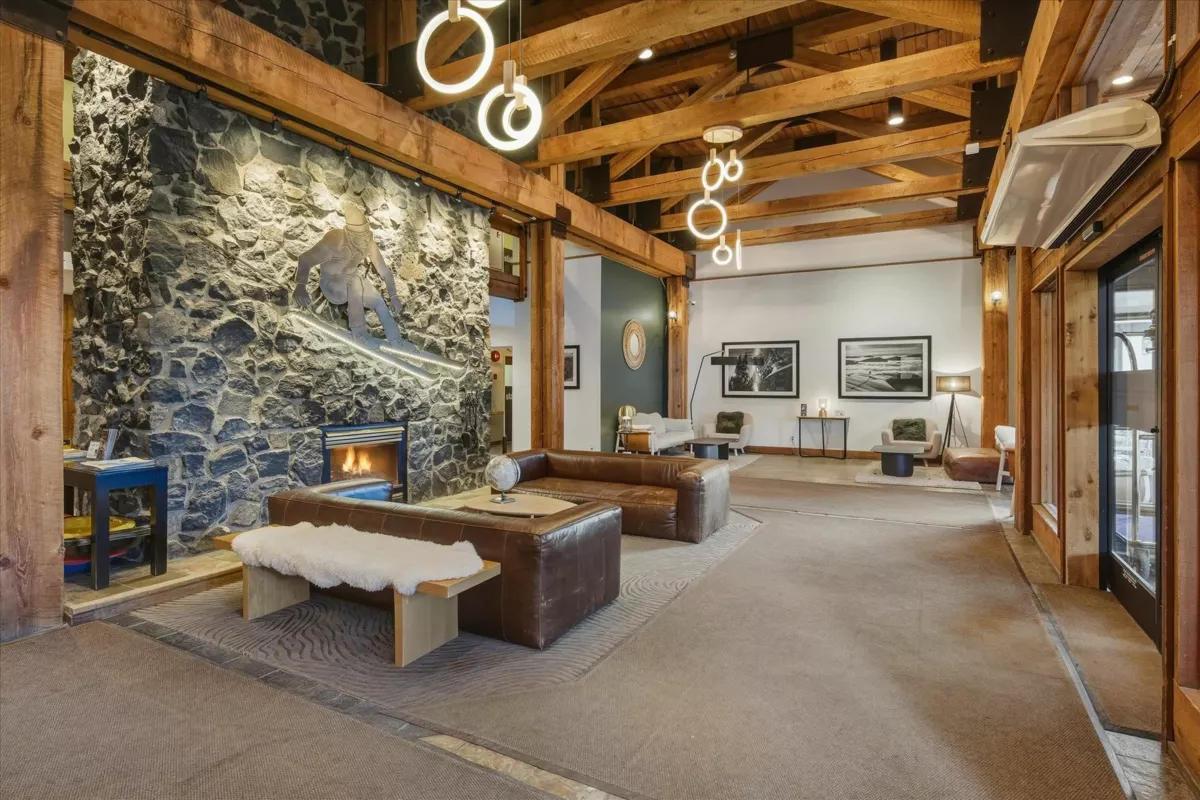 Kitchen Photo of 423 4200 Whistler Way, Whistler, BC