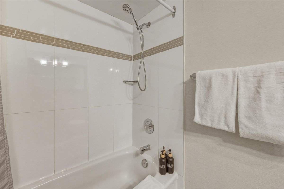 Laundry Room Photo of 423 4200 Whistler Way, Whistler, BC