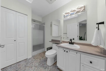 Hallway Photo of 2093 Concord Avenue, Coquitlam, BC