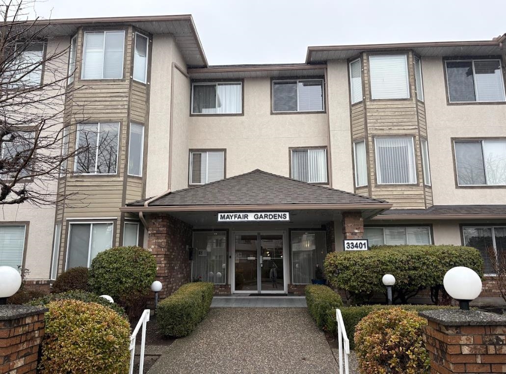 Exterior Front Photo of 101 33401 Mayfair Avenue, Abbotsford, BC