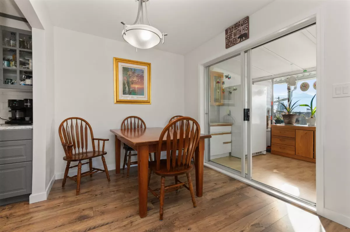 Breakfast Nook Photo of 403 46033 Chilliwack Central Road, Chilliwack, BC