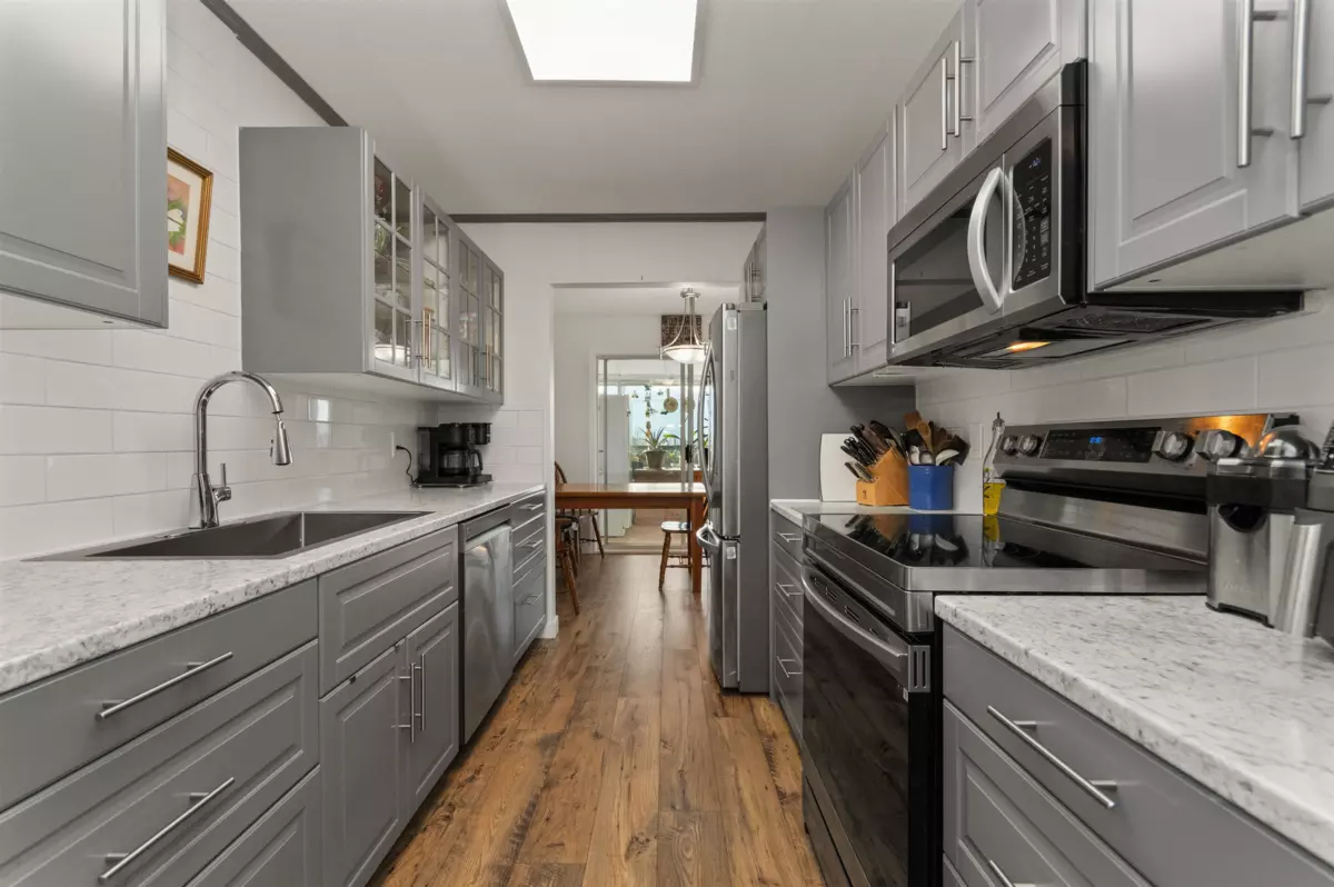 Dining Area Photo of 403 46033 Chilliwack Central Road, Chilliwack, BC