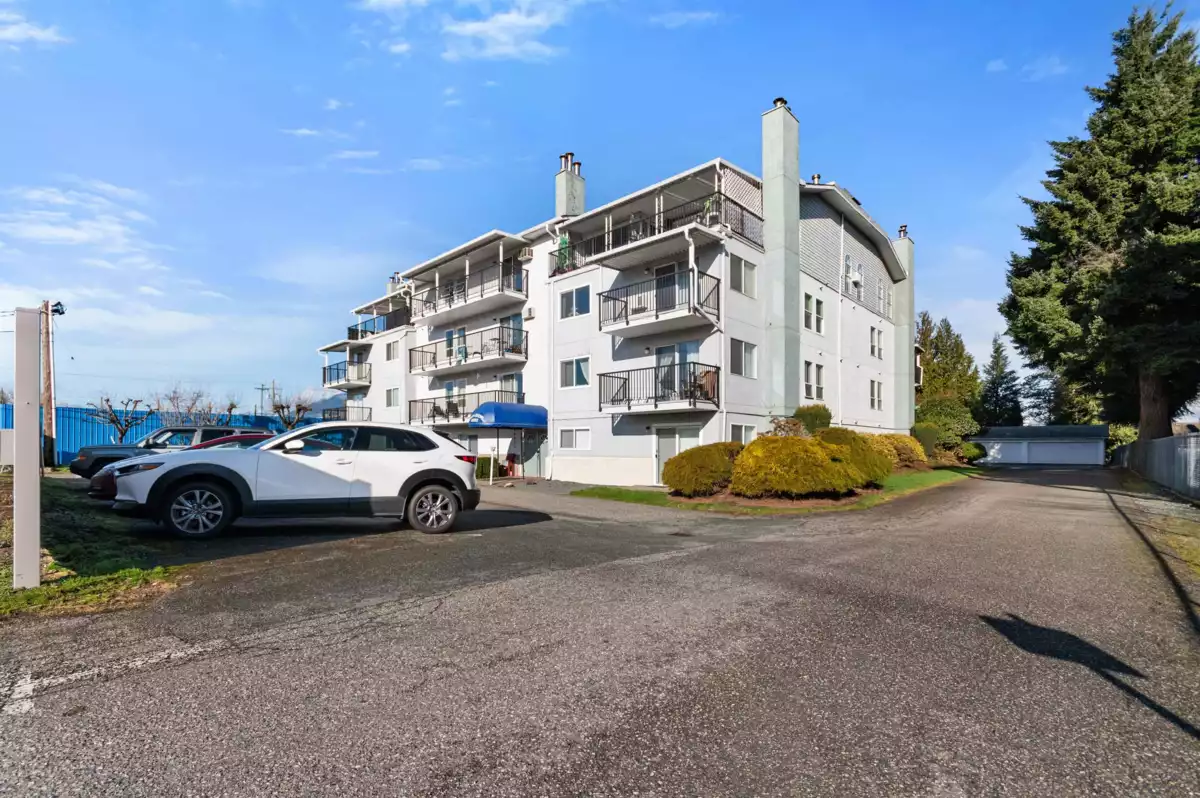 Exterior Rear Photo of 403 46033 Chilliwack Central Road, Chilliwack, BC