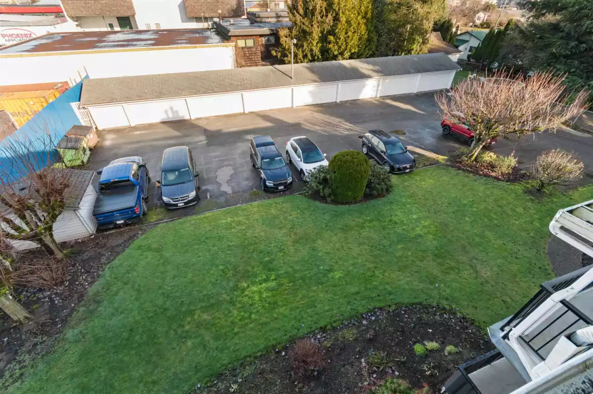 Front Yard Photo of 403 46033 Chilliwack Central Road, Chilliwack, BC