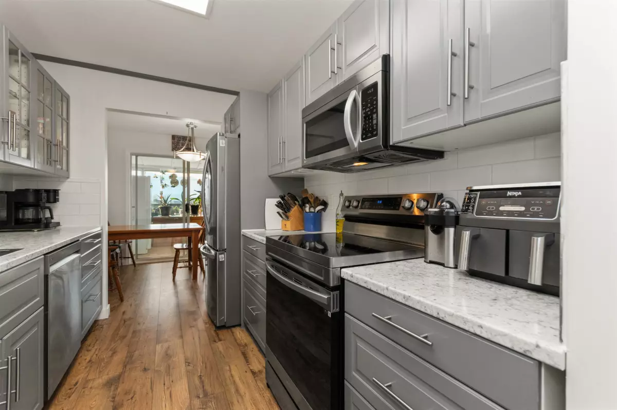 Kitchen Photo of 403 46033 Chilliwack Central Road, Chilliwack, BC