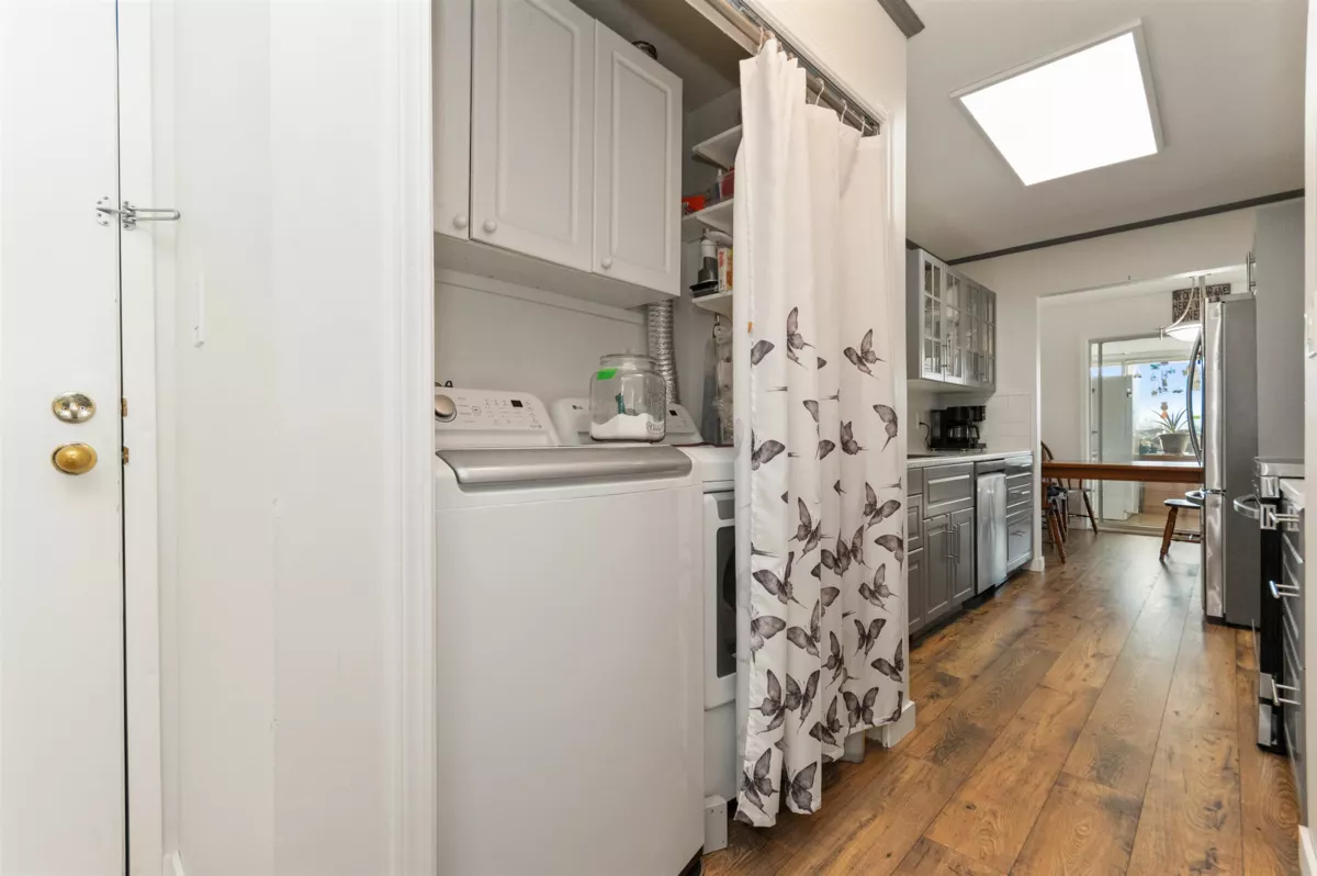 Laundry Room Photo of 403 46033 Chilliwack Central Road, Chilliwack, BC