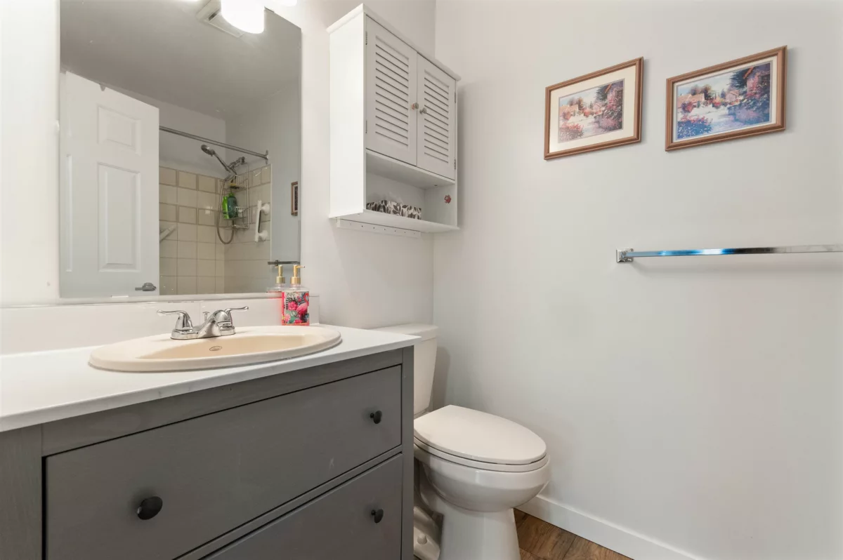 Mudroom Photo of 403 46033 Chilliwack Central Road, Chilliwack, BC